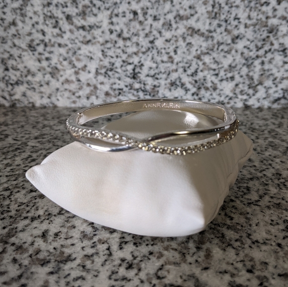 ANNE KLEIN cross cross bangle / bracelet - Picture 6 of 6